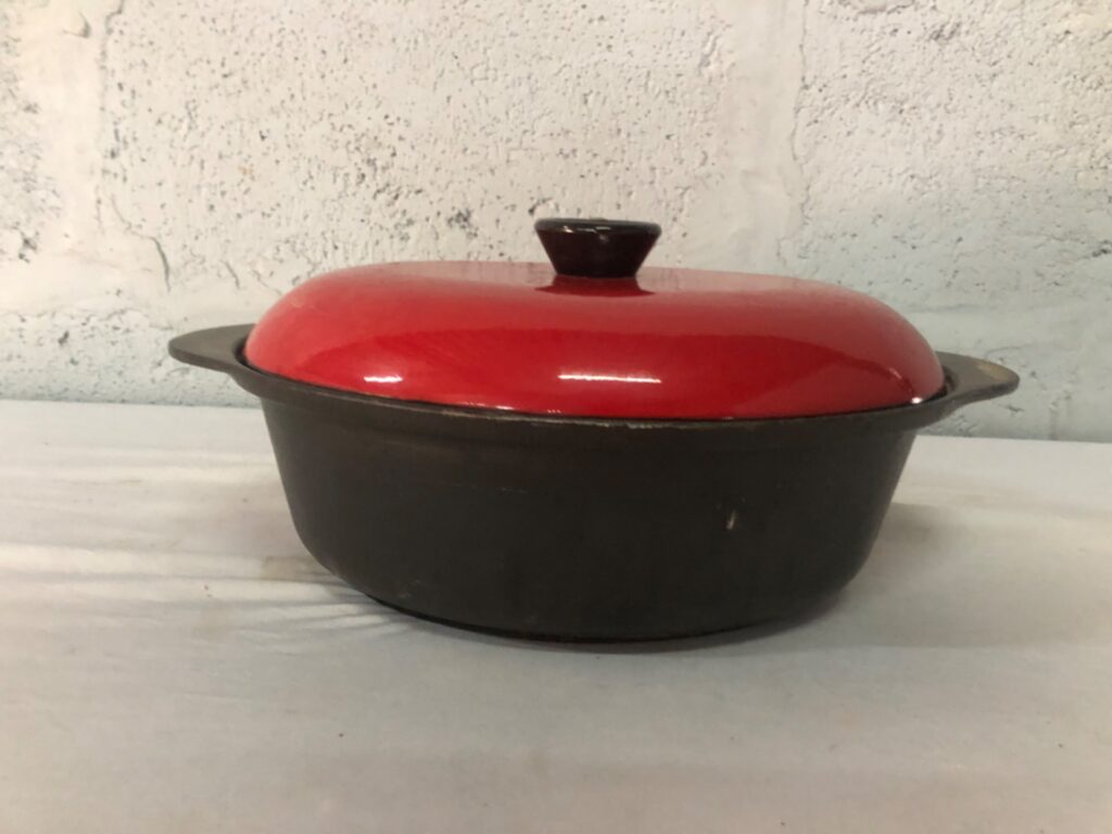 Cookwell cast-iron casserole / Dutch oven with red enamel lid — Ø 24 cm (stamped COOKWELL 8)