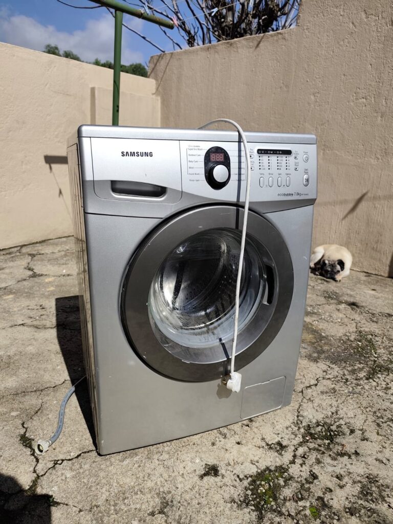Samsung Ecobubble front‑load washing machine 7.0kg — silver, works but tick noise