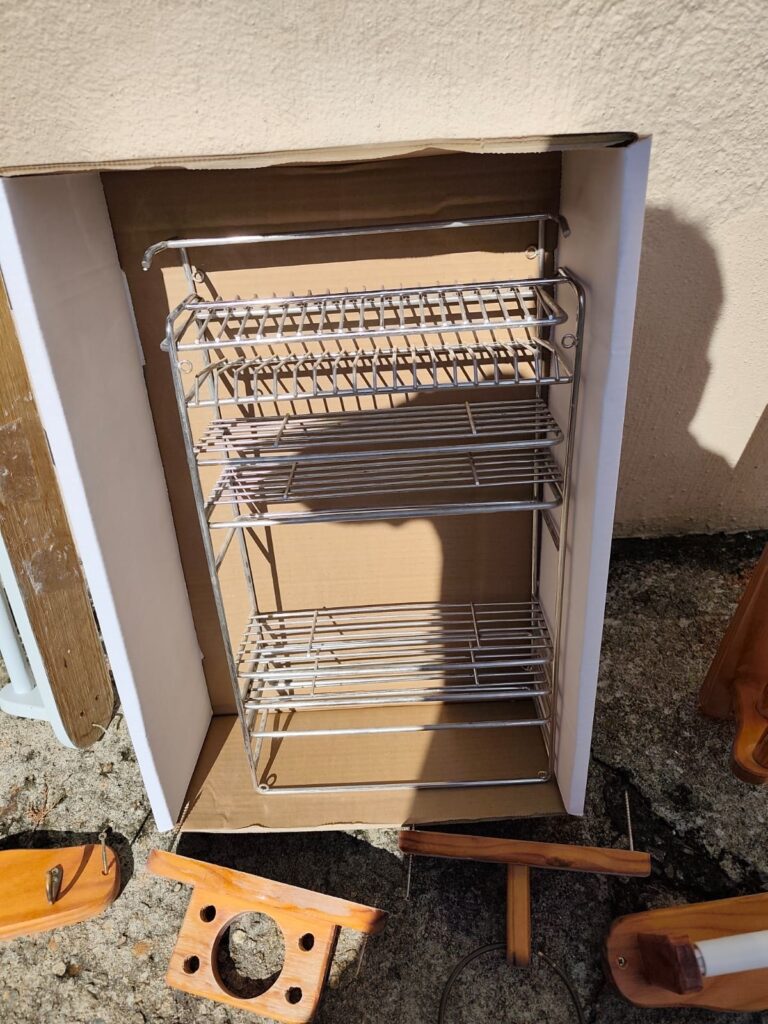Mixed lot — wooden curtain pole with curtains, assorted wooden brackets/hooks and chrome multi-tier shelf/rack