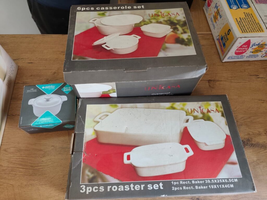 Mixed boxed porcelain bakeware lot – 2x UNICASA roaster/casserole sets + 1x Eetrite 0.4L ribbed casserole (boxed)