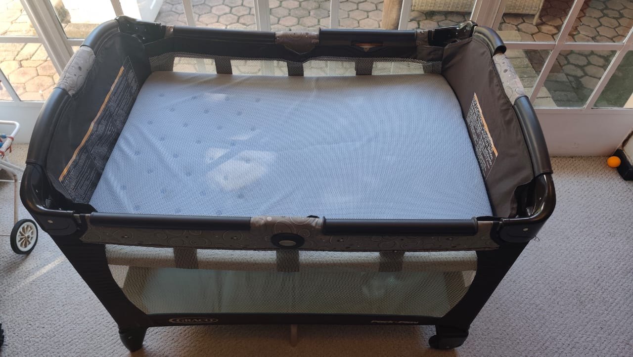 Graco Portable Playard / Pack’n Play with Mattress, Bassinet Insert & Carry Bag