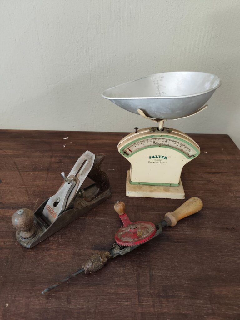 Mixed vintage lot: Stanley metal-bodied bench plane, Salter No.30C cookery scale & manual hand-crank drill