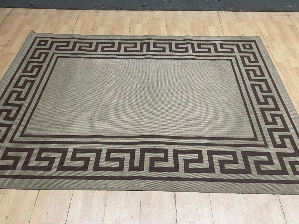 Flatwoven Rectangular Area Rug with Greek‑Key Border — 232 x 160 cm, used, light staining