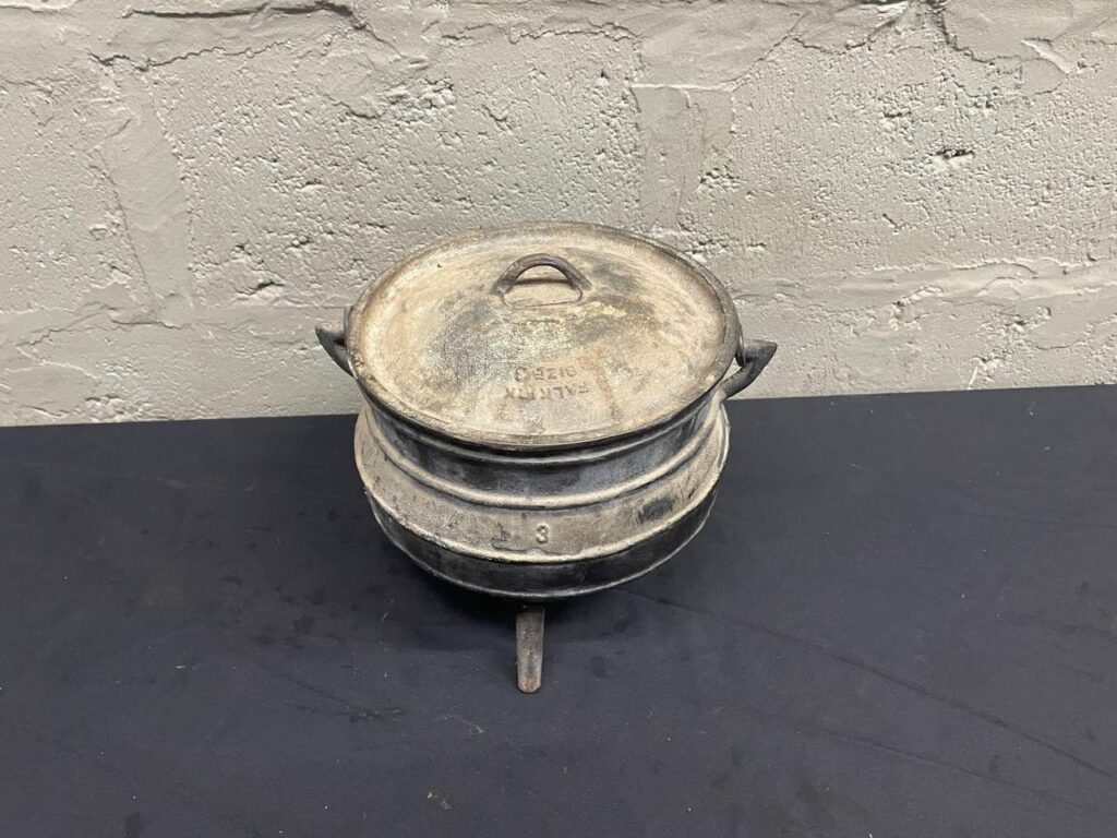 Three‑legged Cast‑Iron Pot (Pot No. 3) with Lid — Heavy Used / Not Food‑Safe