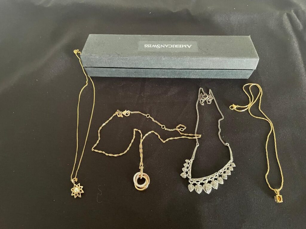 Mixed women’s necklace lot — five fashion necklaces/pendants (American Swiss box pictured)