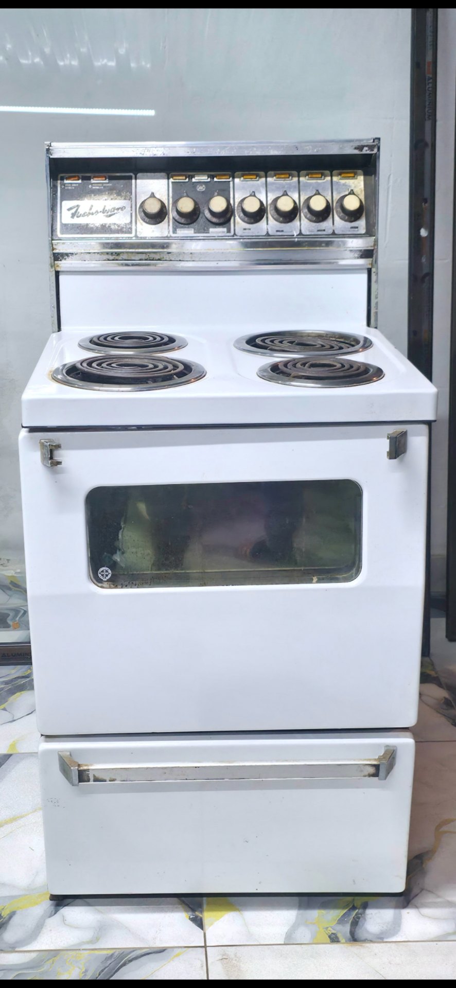 Freestanding 4-burner electric coil stove & oven — compact cooker with racks and warming drawer (61 x 61 x 124 cm)