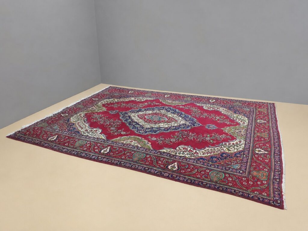 Large Persian Qom rug, red medallion design — 390 x 300 cm (wool & silk pile)