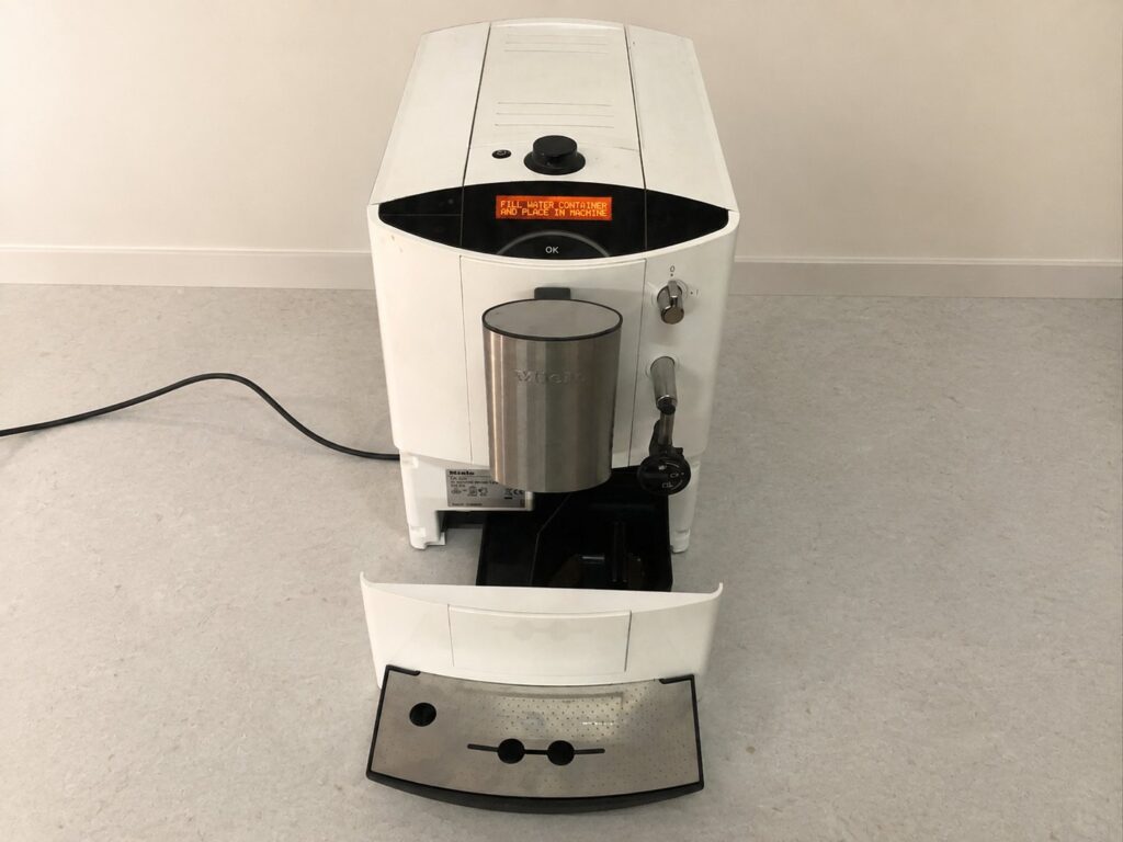 Miele CM 5000 (Typ 710) coffee machine — tested working, water tank, drip tray, milk frother