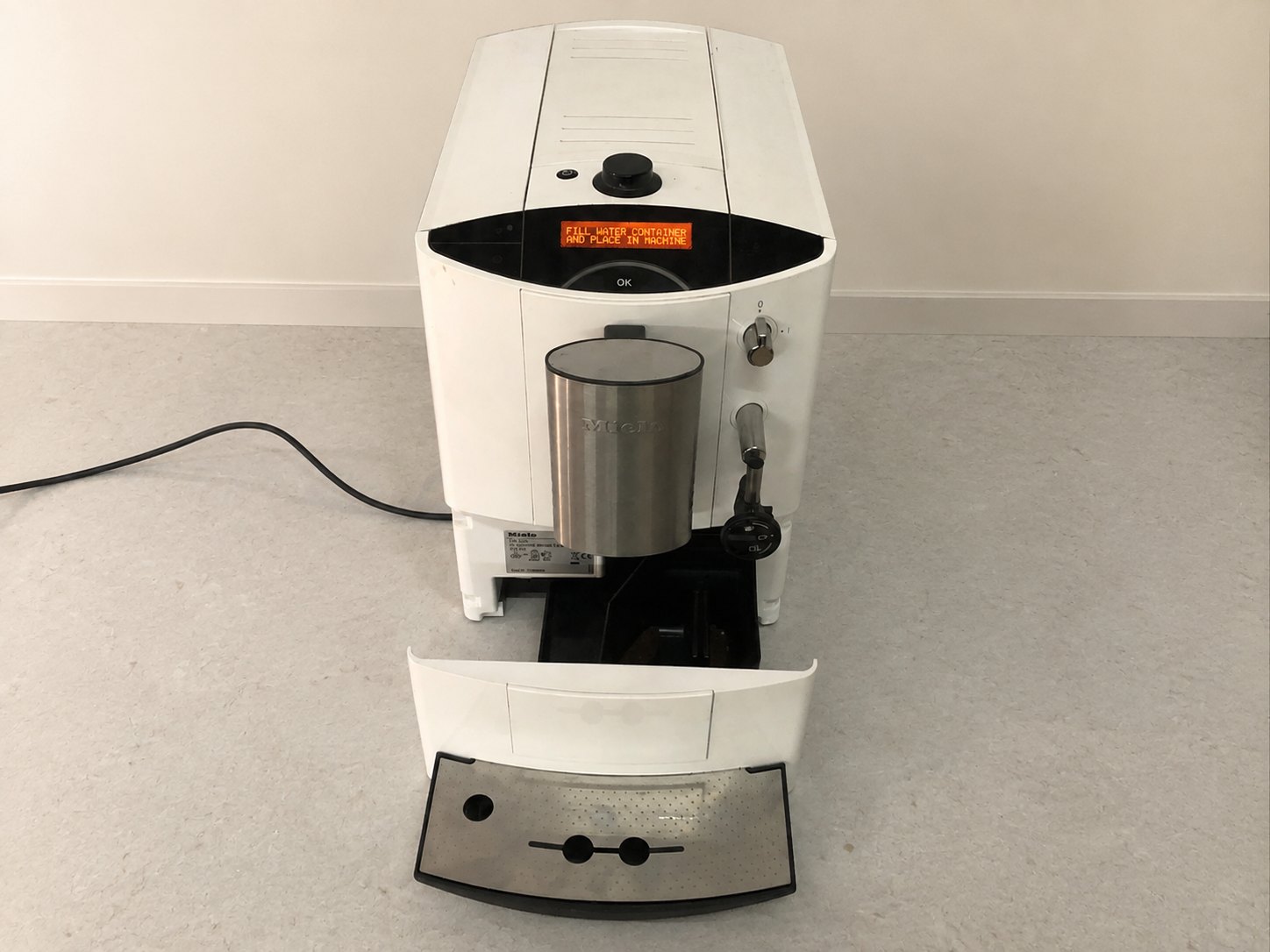 Miele CM 5000 (Typ 710) coffee machine — tested working, water tank, drip tray, milk frother