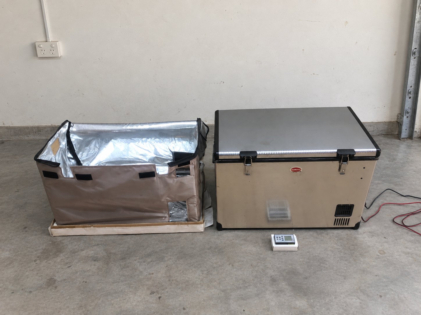 SnoMaster SMDZ-EX75 75L Portable Refrigerator-Freezer – AC/DC, remote & insulated liner