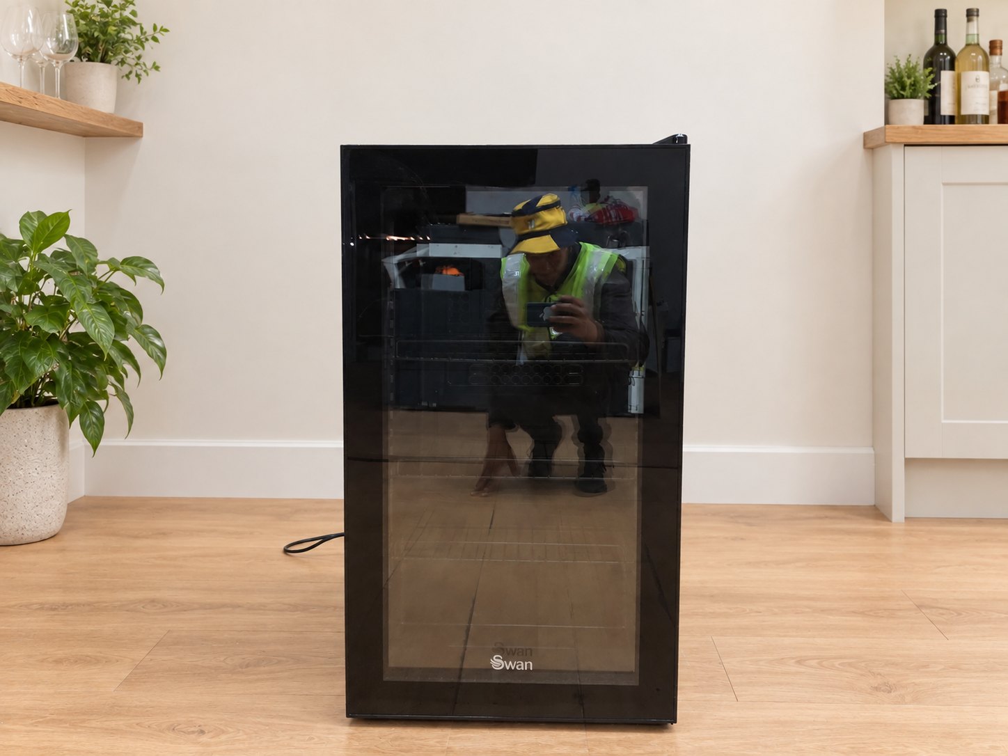 Swan SGF85 85L Glass-Door Beverage Cooler / Mini Fridge