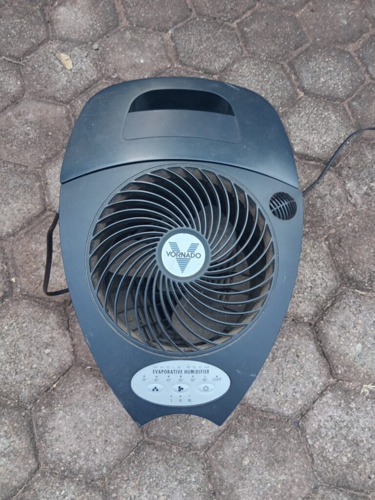 Vornado Whole-Room Evaporative Humidifier — Tank Included, Needs Plug (Worked Last Time)