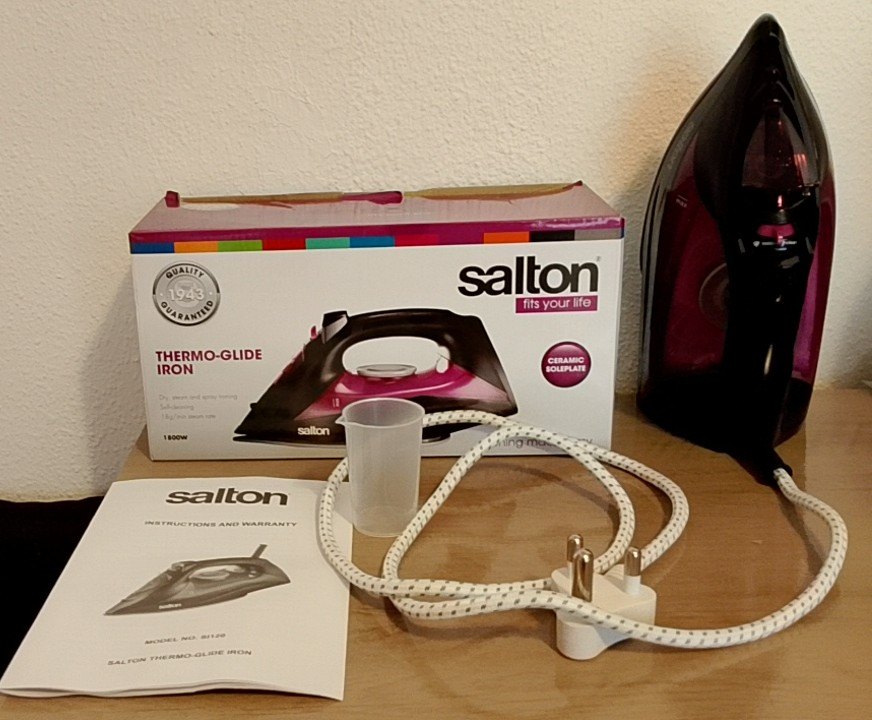 Salton Thermo-Glide Steam Iron 1800W — Ceramic Soleplate, Boxed with Manual & Measuring Cup, Tested Working