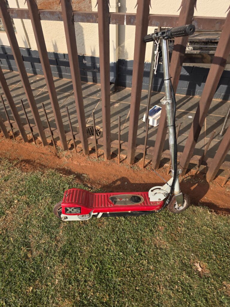 X6 Red Electric Scooter — battery & controller exposed, cracked deck, FOR SPARES/REPAIRS
