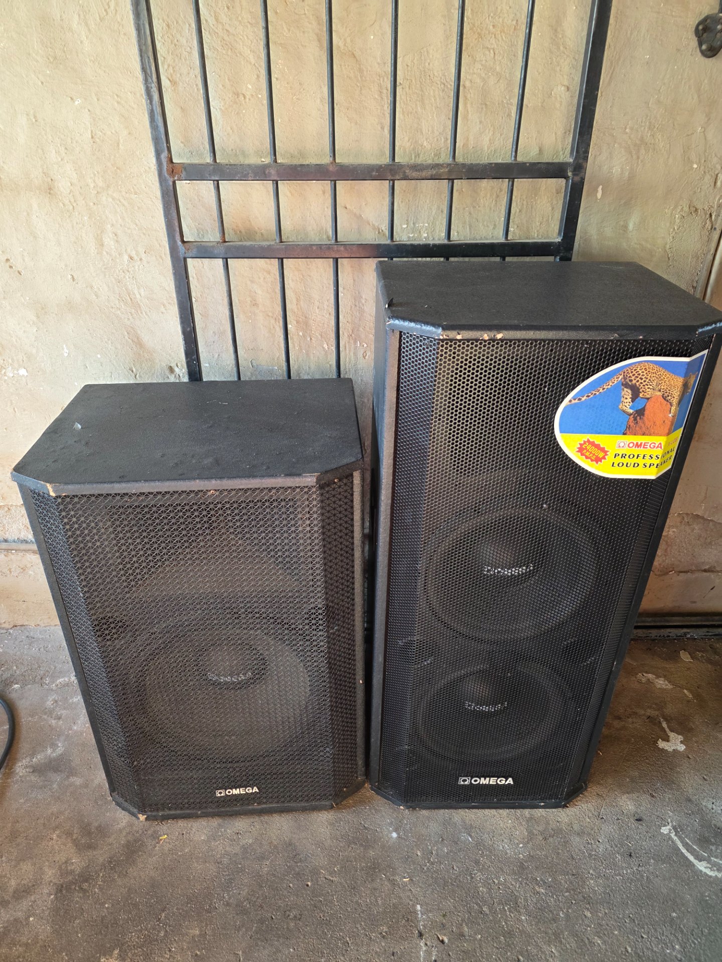 Pair Omega professional loudspeakers (Model X-L04A) – passive PA speakers, tested working