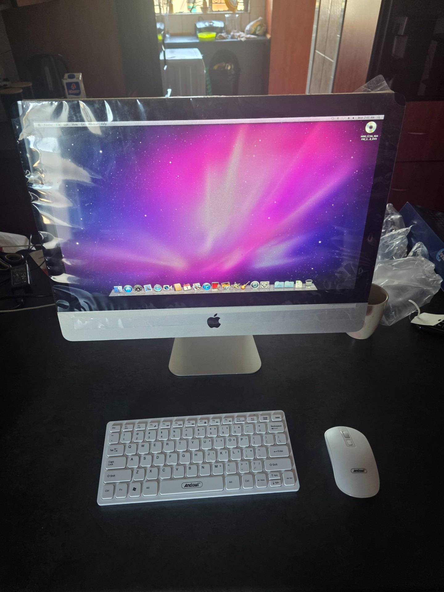 Apple iMac A1311 (21.5″) — 2.5GHz Intel Core i5, 4GB — Powers on to Mac OS X 10.6.6; incl. power cable + new wireless keyboard & mouse