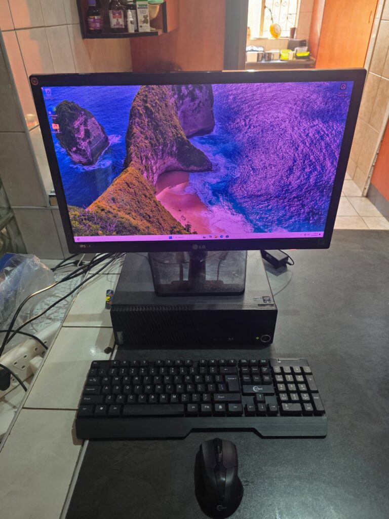 Lenovo-style Desktop PC + LG Monitor, Intel i5-4430, 4GB RAM, 500GB HDD, Windows 11 Pro (boots) — See Notes
