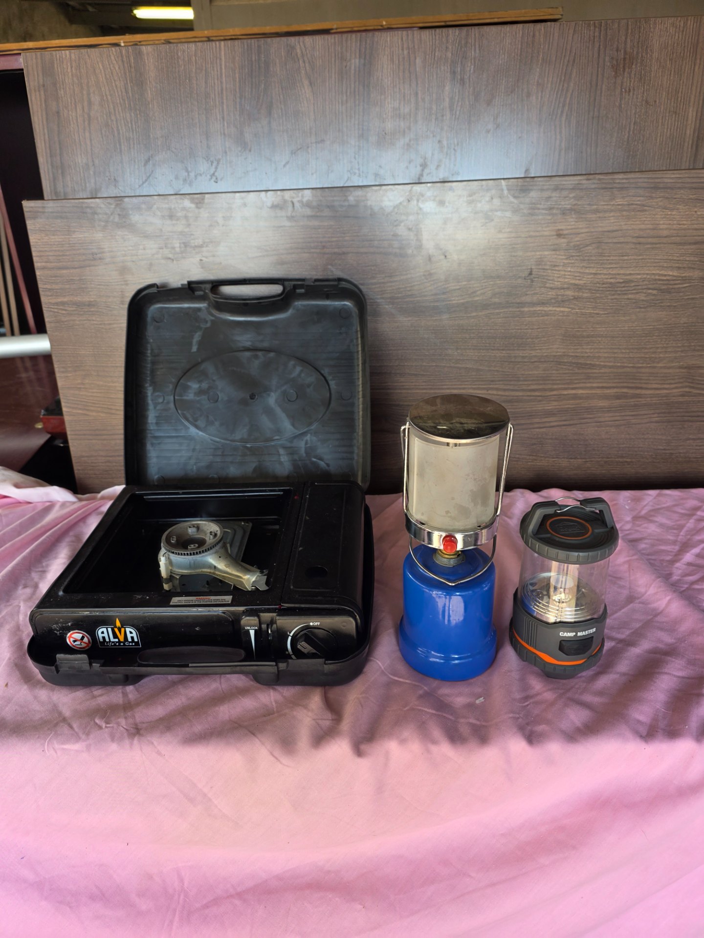 Mixed camping lot: ALVA portable gas stove in carry case + blue gas lantern + Camp Master LED lantern