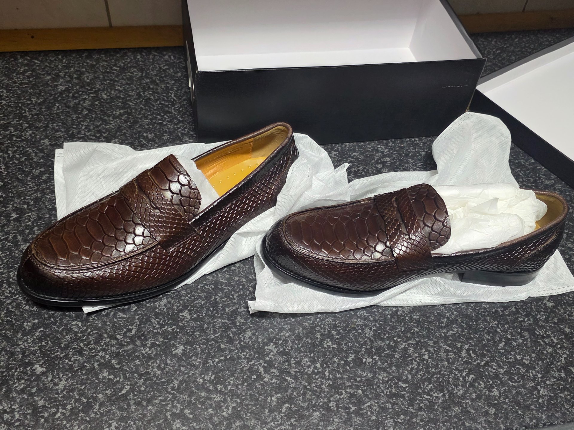 Men’s Brown Snake-Embossed Loafers – Size US 9.5 – New in Box