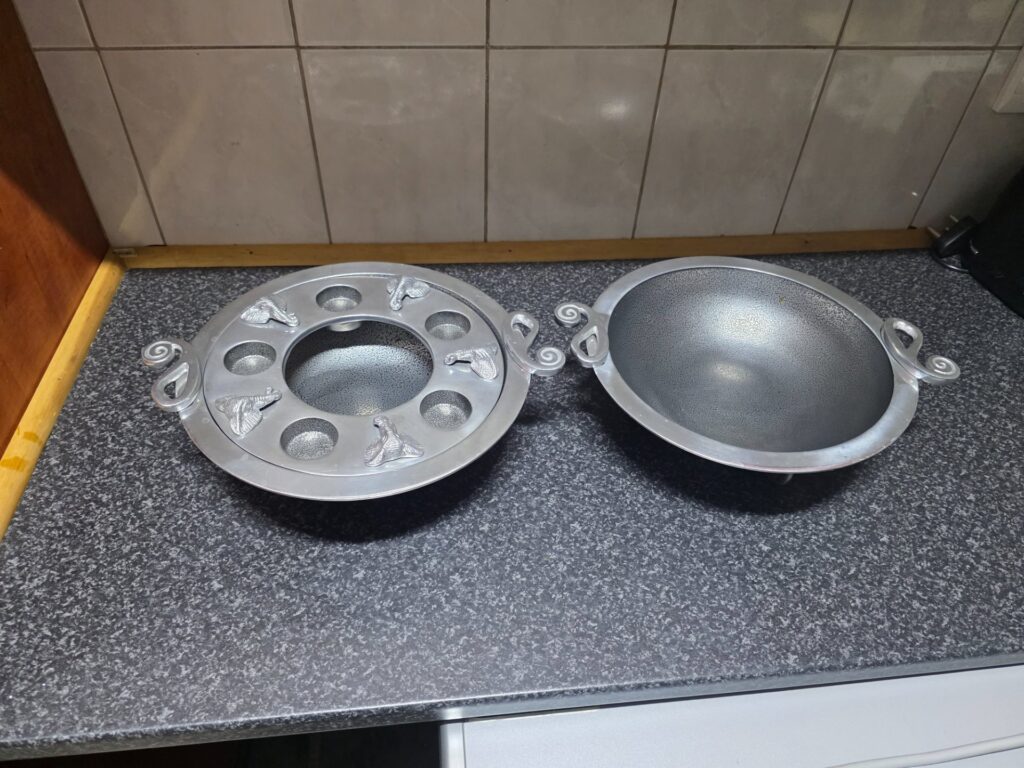 Decorative two-piece aluminium serving set — large textured bowl + 8-cup insert with elephant motifs (very good)