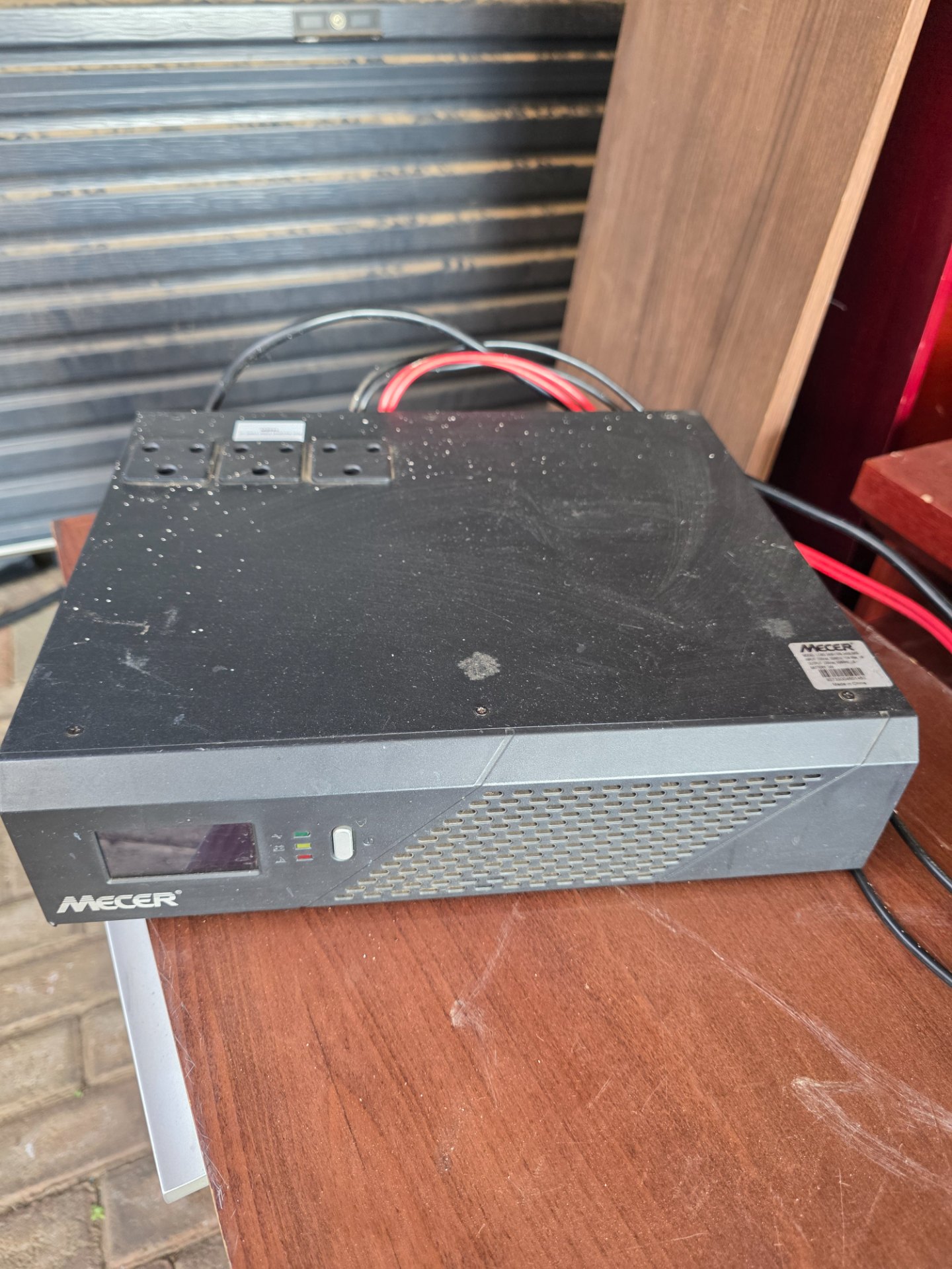 Mecer LOBO 2400 (IVR-2400LBKS) UPS/Inverter — 24V (battery removed; needs battery)