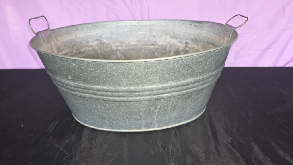 Galvanised Oval Metal Tub / Wash Basin with Two Side Handles – Well Used, Rusted Interior