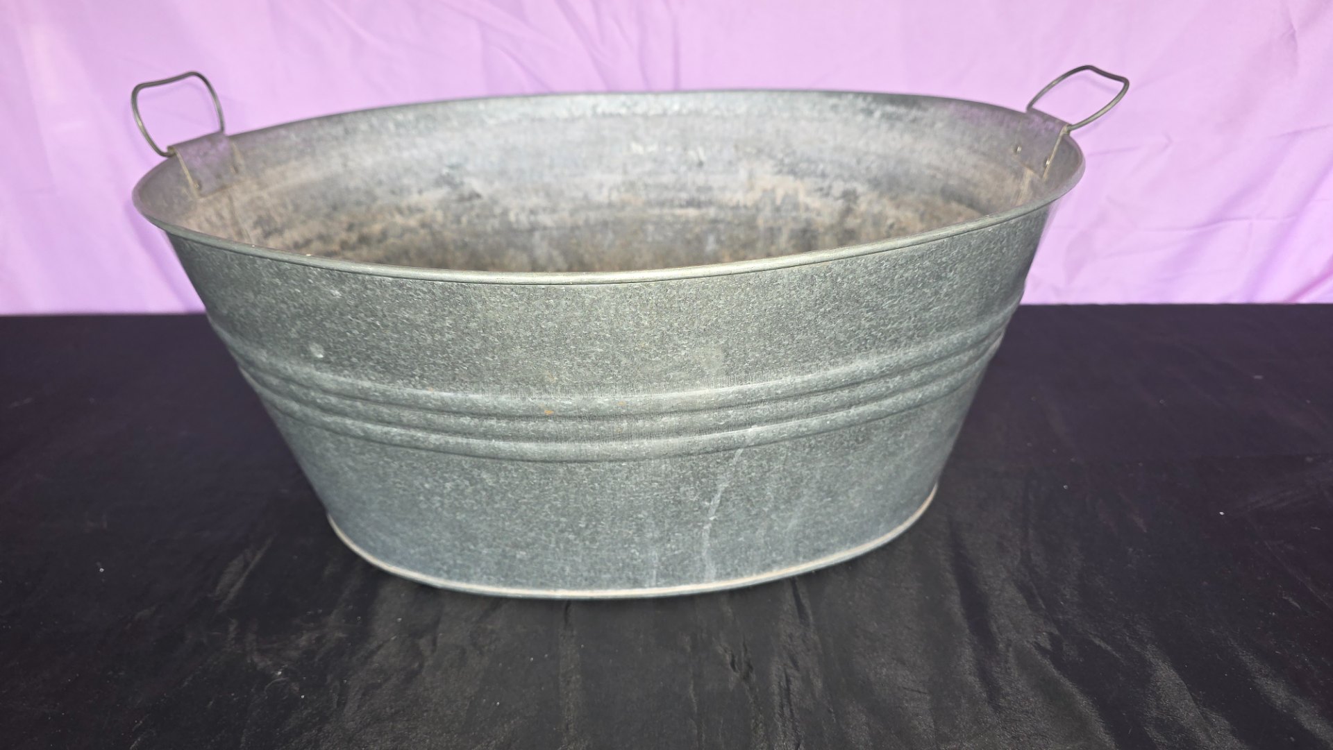 Galvanised Oval Metal Tub / Wash Basin with Two Side Handles – Well Used, Rusted Interior