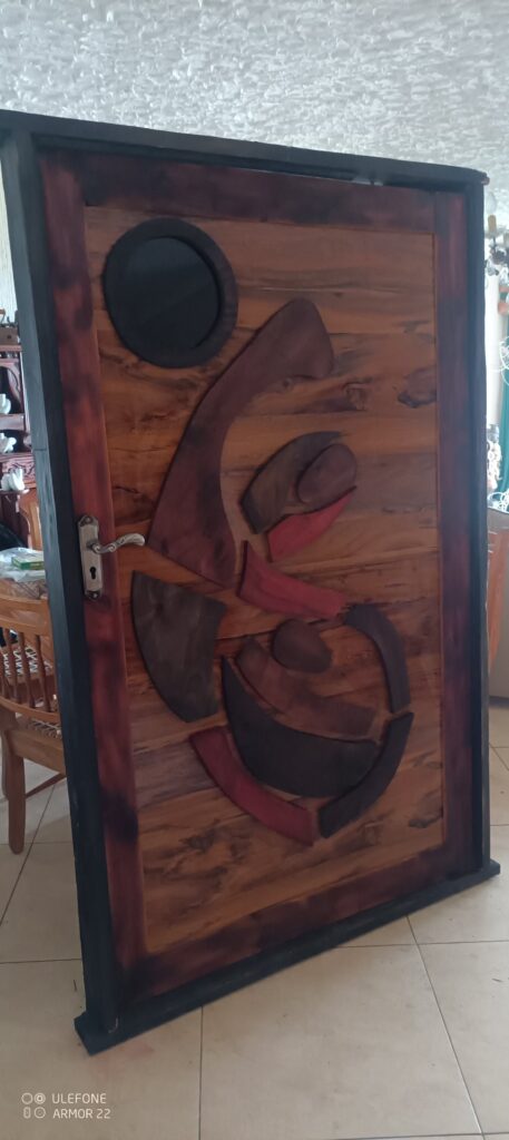 Large decorative pivot door 1.2m x 2.0m – custom 3D wood inlay with porthole (pivot door only)