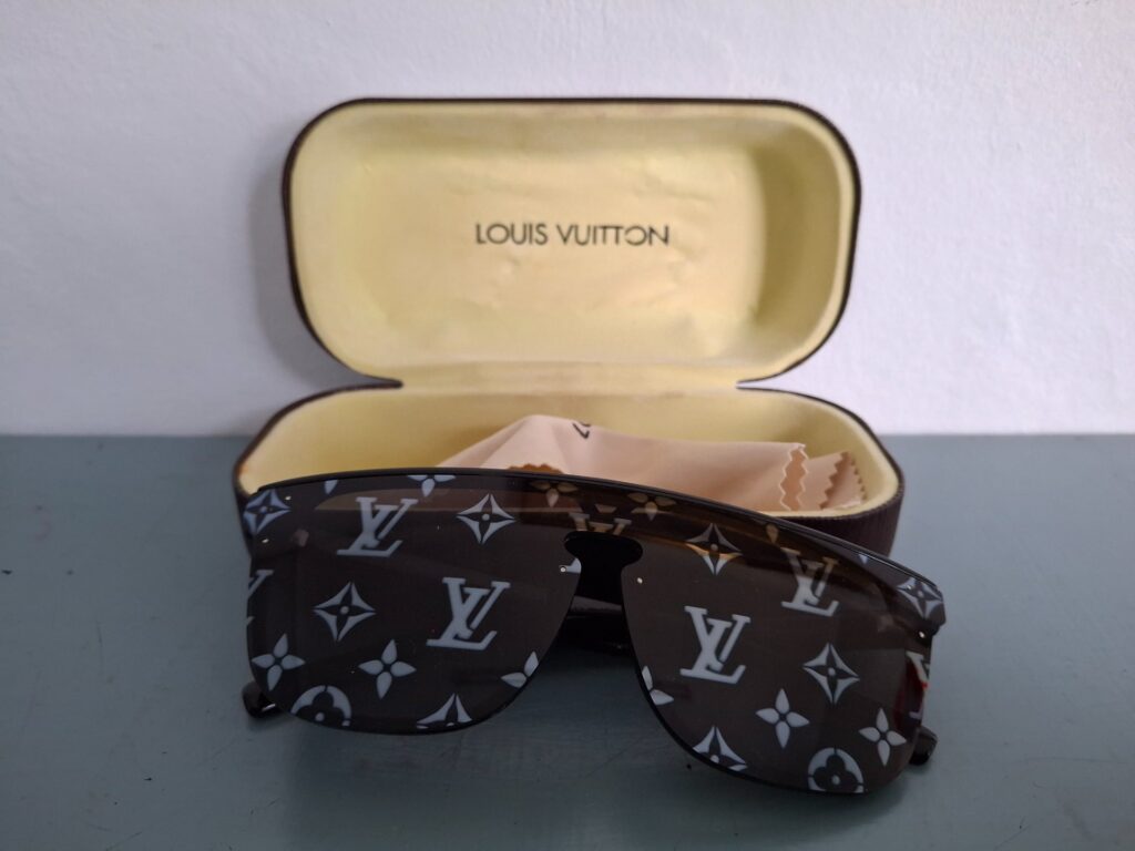 Louis Vuitton-stamped visor sunglasses with hard case & cloth — stamp LV1082 62 □ 20-135 (Used, scratches)
