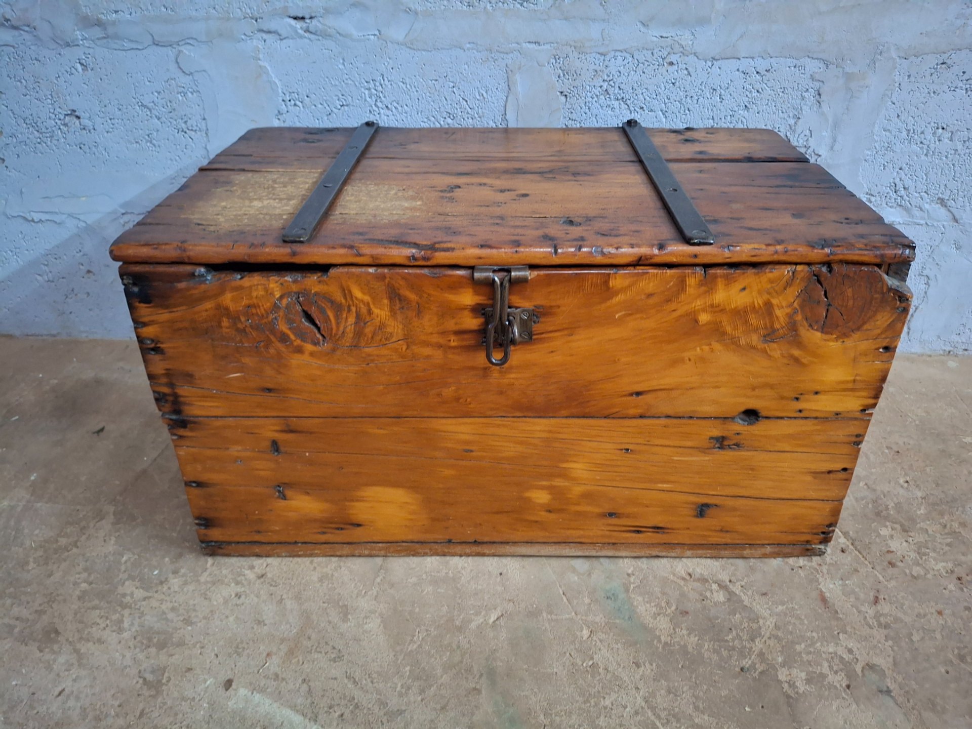 Vintage Solid Pine Storage Chest / Trunk with Metal Straps & Hasp (75x46x40 cm)