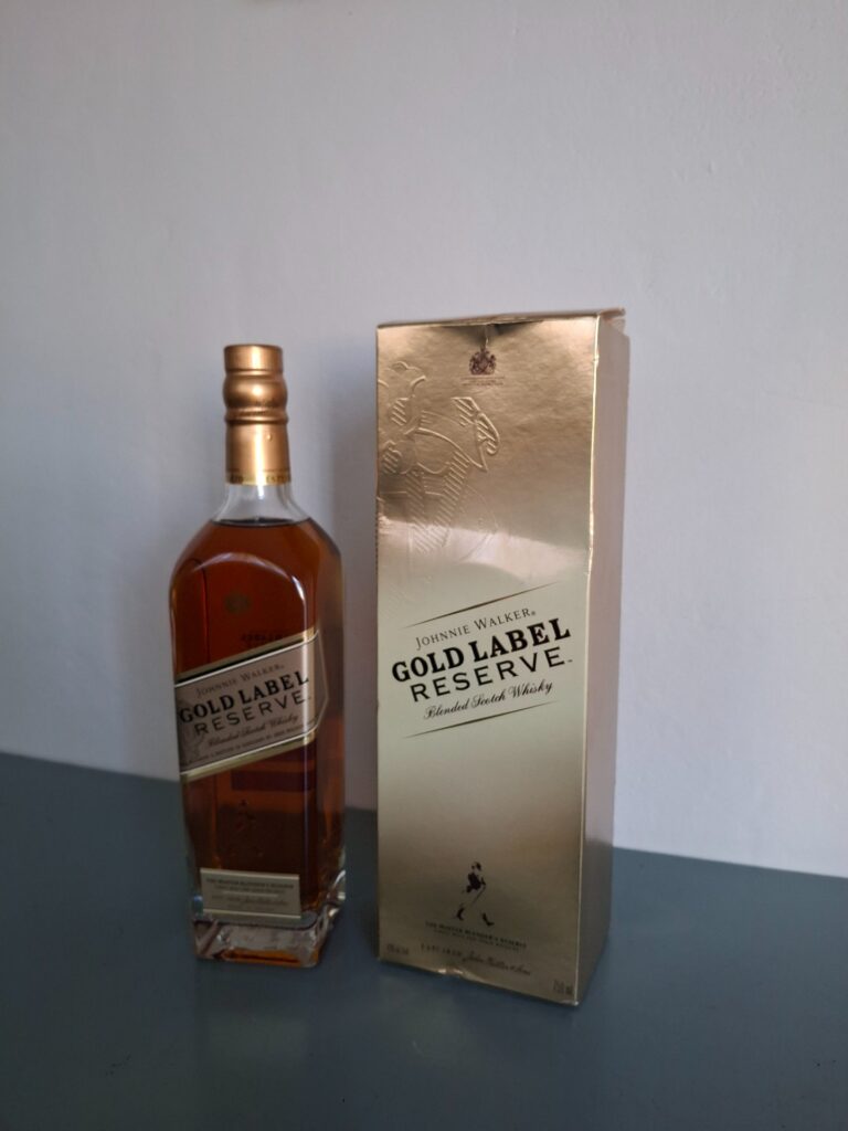 Johnnie Walker Gold Label Reserve 750ml (43% alc/vol) — Sealed bottle with presentation box (creased)
