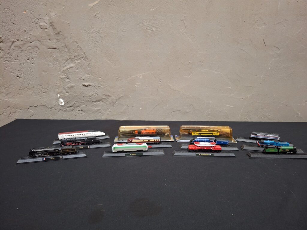 Mixed lot of 9 model locomotives on display bases – mostly plastic, two in original blister packs