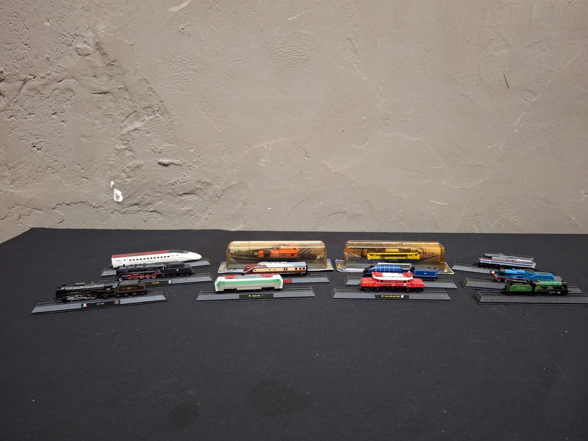 Mixed lot of 9 model locomotives on display bases – mostly plastic, two in original blister packs