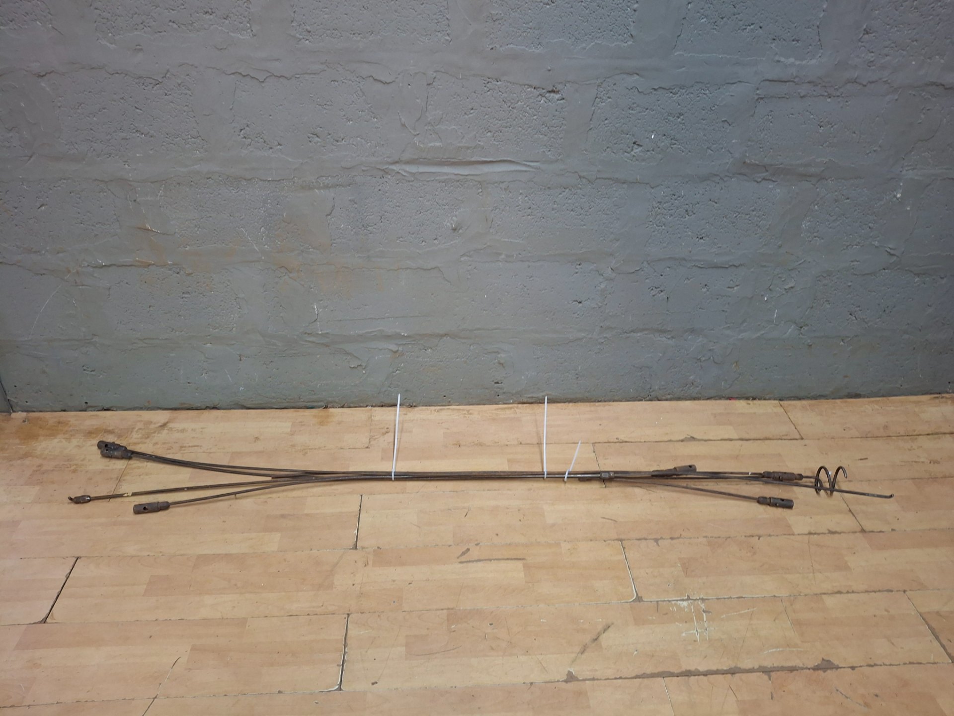 Lot of 5 plumbing control cables/rods – approx. 210 cm, metal with end fittings (used, rusted, untested)