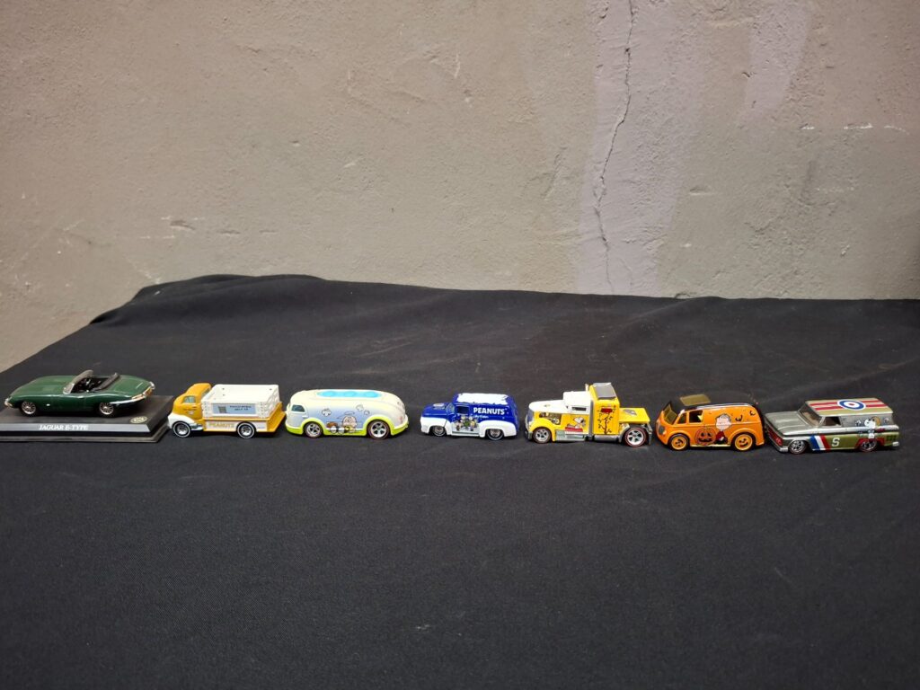 Lot of 7 die‑cast toy cars — mixed Hot Wheels / Peanuts themed plus Jaguar E‑Type display model (used)
