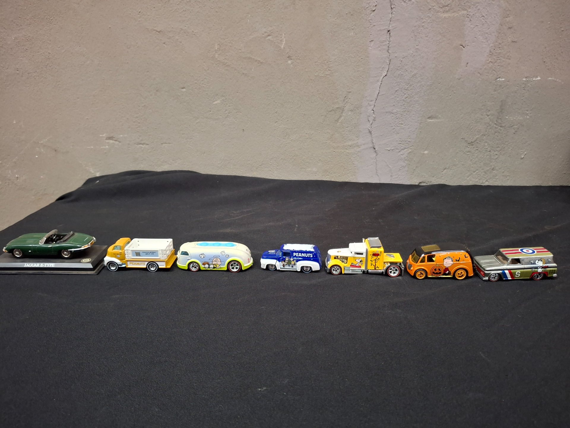 Lot of 7 die‑cast toy cars — mixed Hot Wheels / Peanuts themed plus Jaguar E‑Type display model (used)