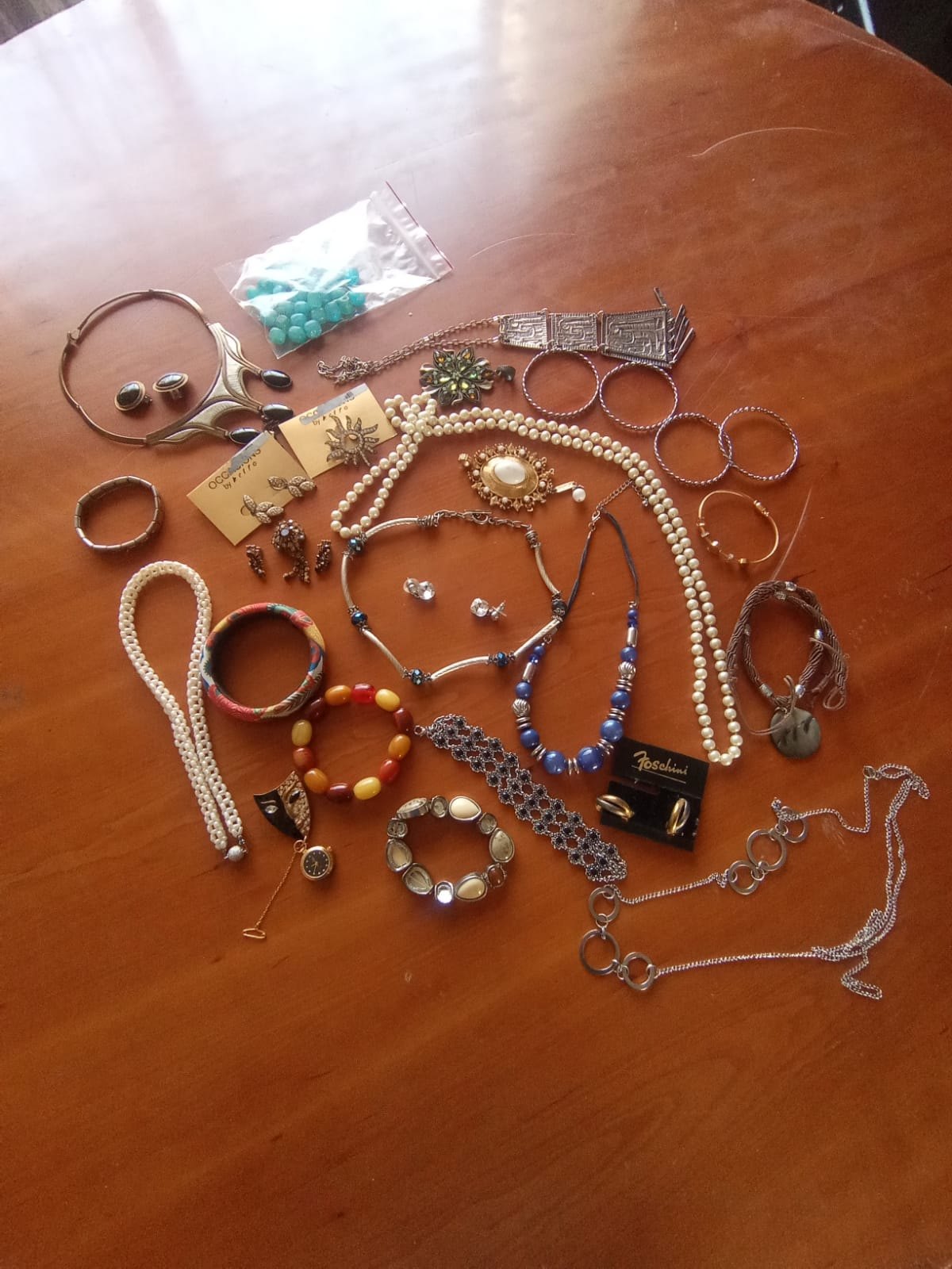 Lot 2 — Mixed costume jewellery lot: necklaces, bracelets, earrings, brooch, loose beads (used, mixed condition)