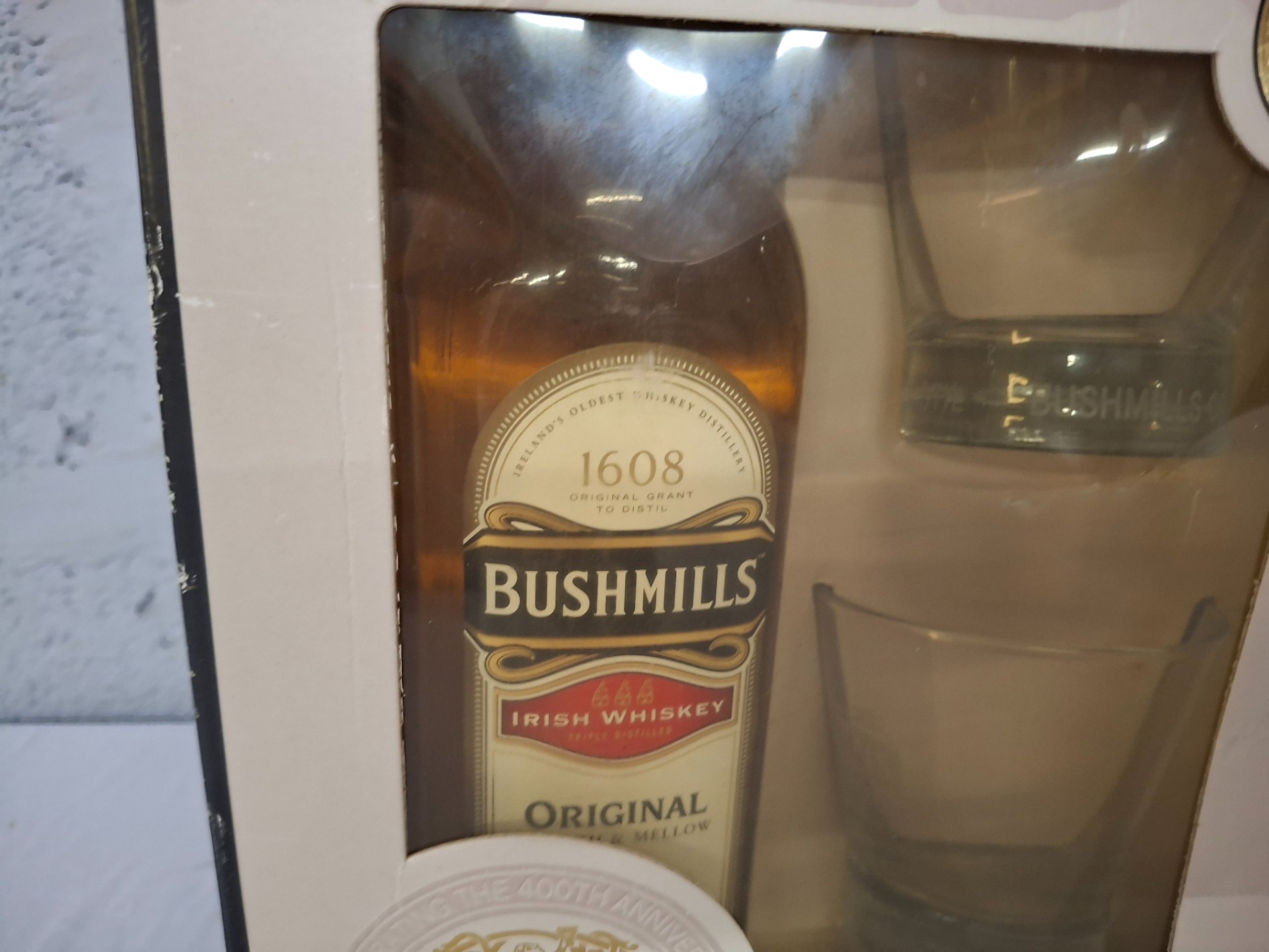 Bushmills 1608 Original Irish Whiskey gift set 75cl (43% vol) with two glasses — sealed, boxed