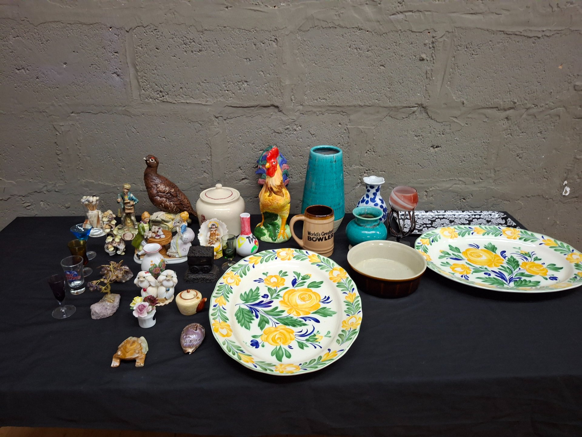 Mixed lot of 32 assorted ceramics, glassware & decorative figurines – floral serving platters, vases, novelty mug & more