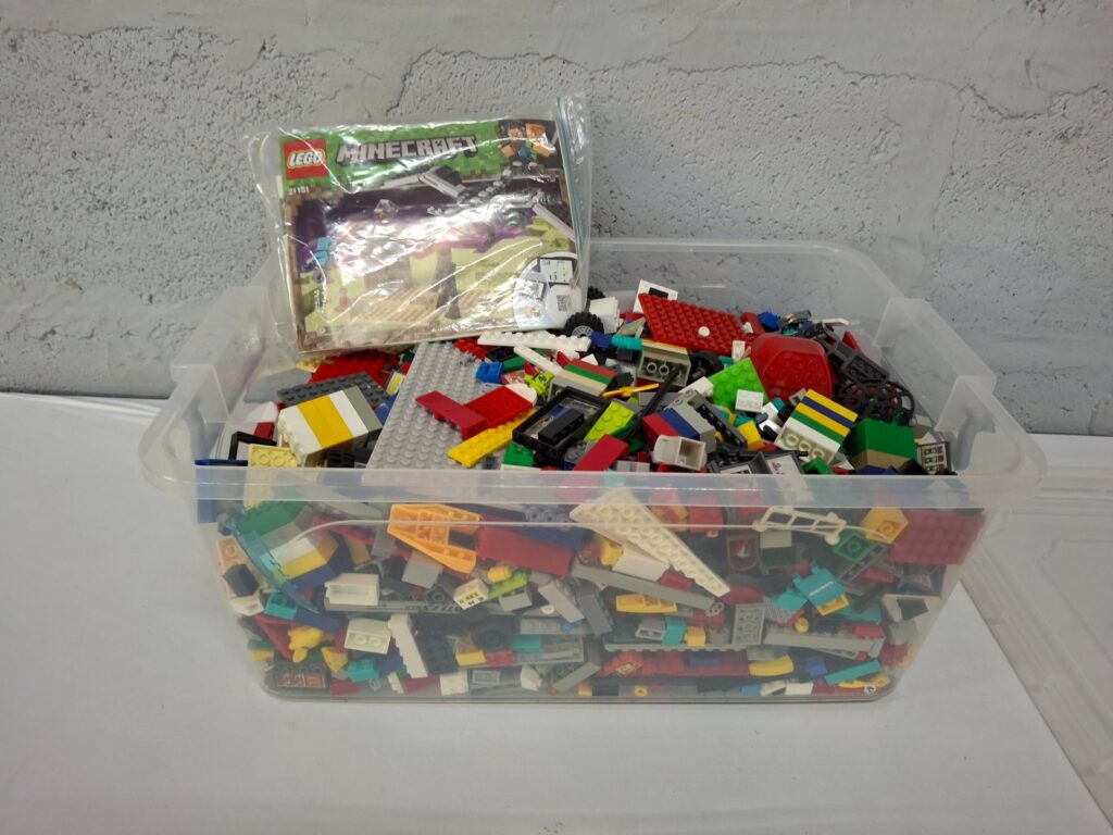 Bulk tub of mixed LEGO / compatible bricks — LOT with LEGO Minecraft 21151 manual (crate full)