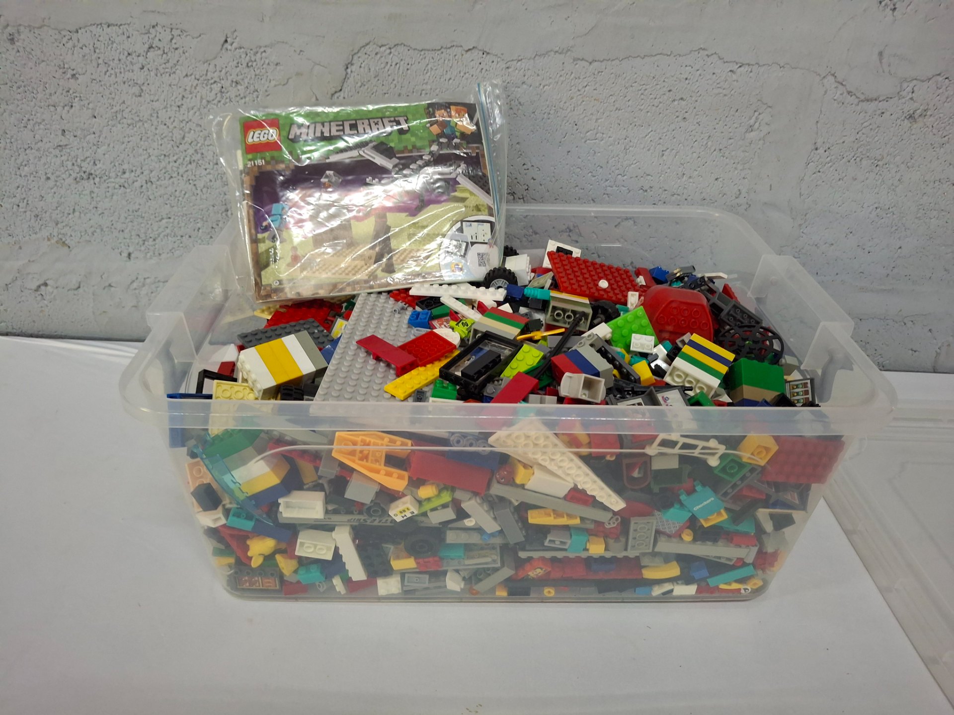 Bulk tub of mixed LEGO / compatible bricks — LOT with LEGO Minecraft 21151 manual (crate full)