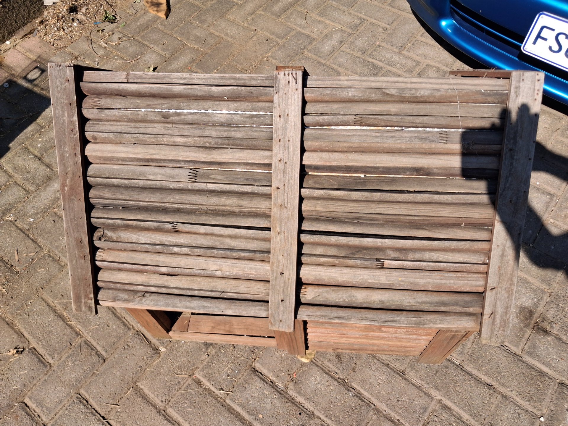 Wooden outdoor pet house / kennel — small dog or rabbit house, slatted sides, hinged roof