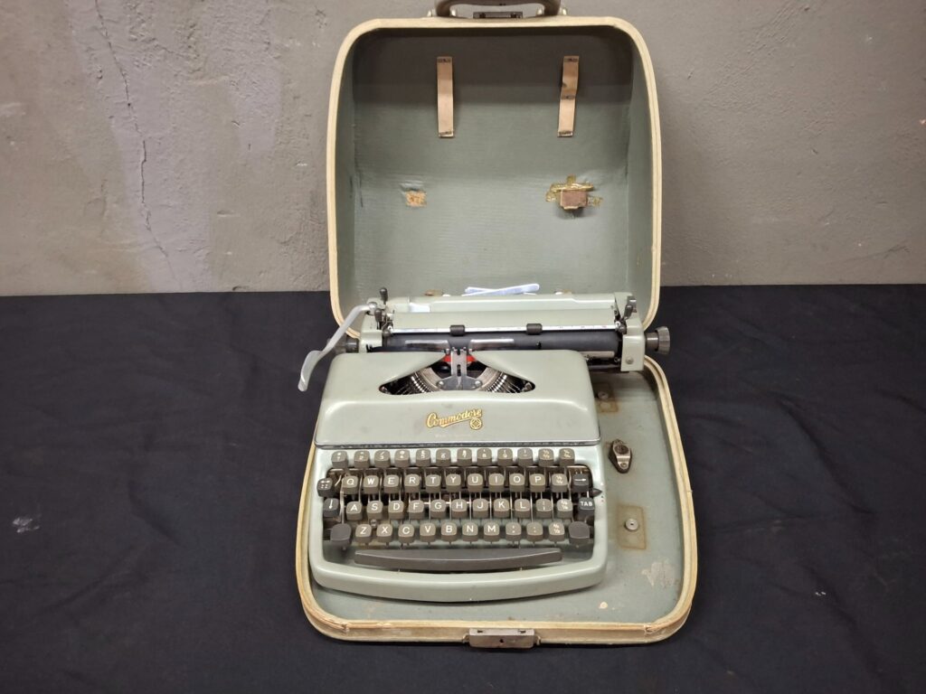 Vintage Commodore portable typewriter (Made in Germany) with original hard carrying case — Tested & Working
