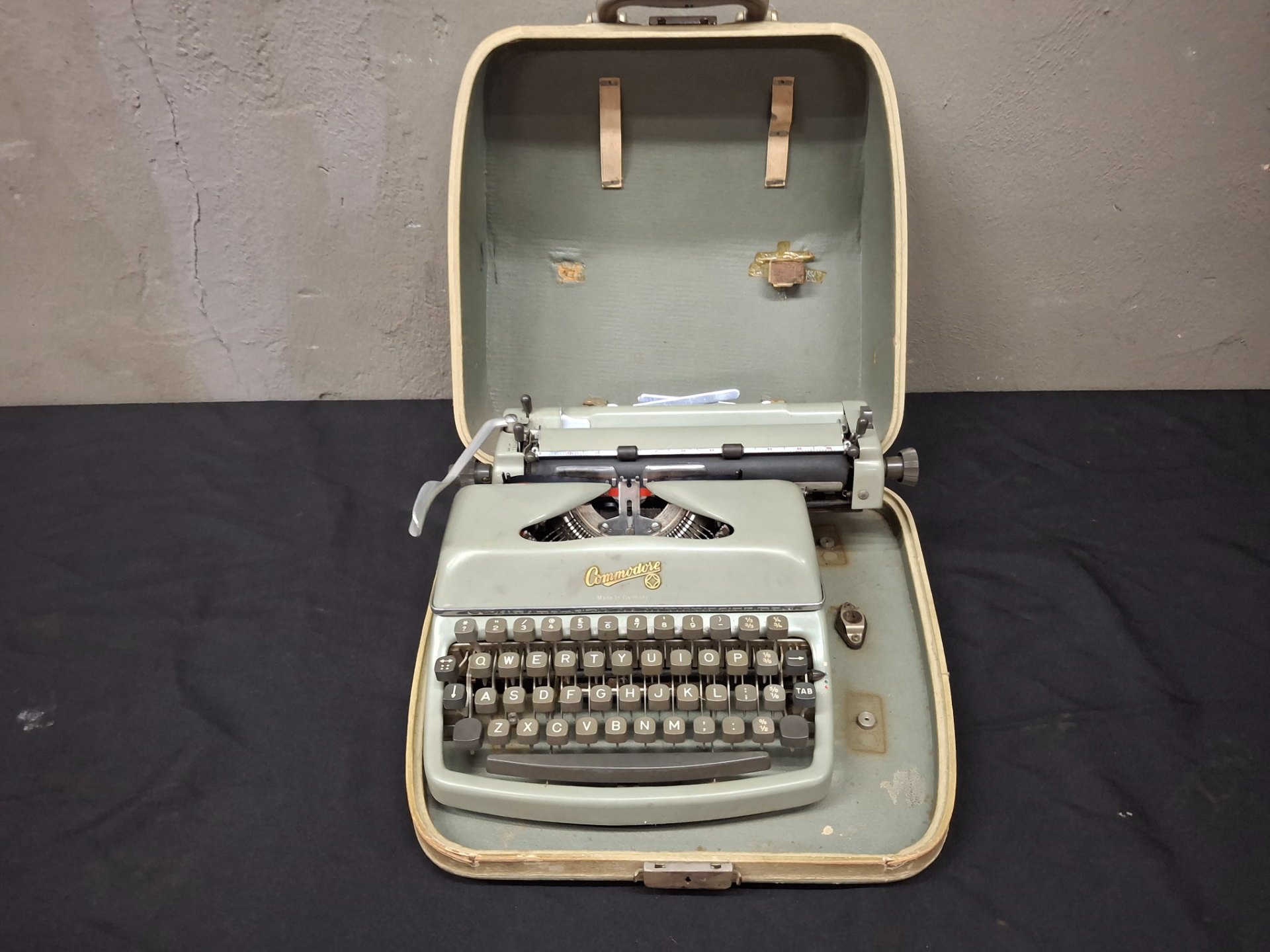 Vintage Commodore portable typewriter (Made in Germany) with original hard carrying case — Tested & Working
