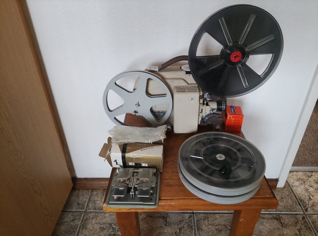 Vintage Pro-Auto Zoom 8 8mm Film Projector with Reels, Boxed 8mm Splicer & Spools (Untested)