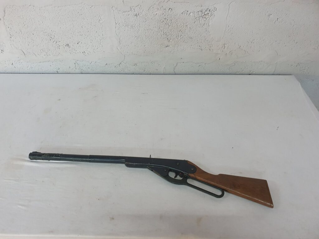 Daisy lever-action pellet rifle — working, used with worn finish and stock chips