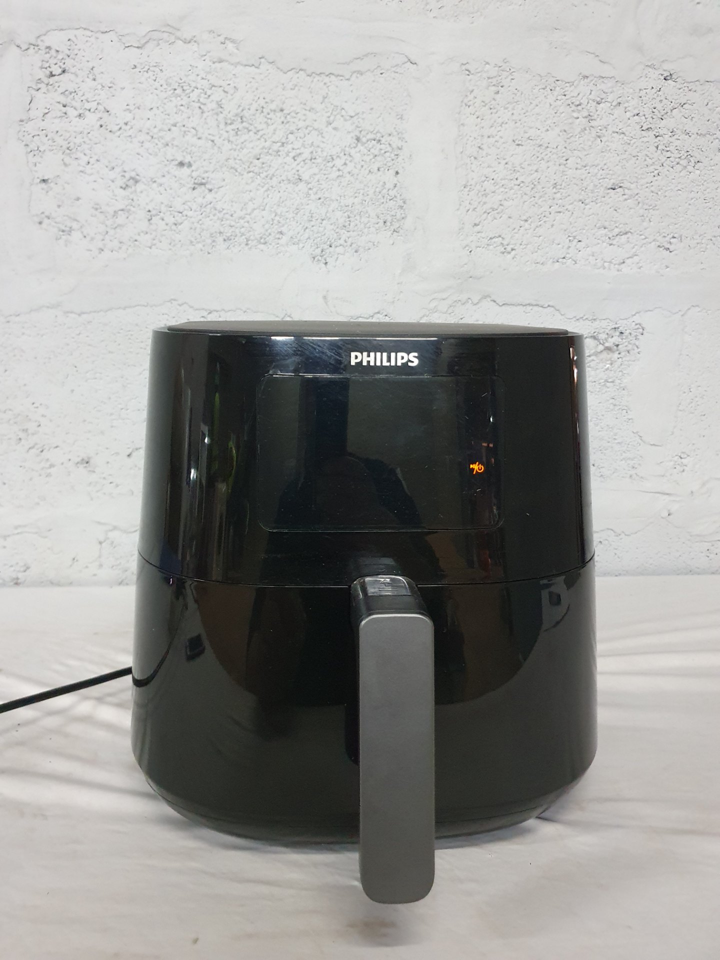 Philips HD9280 Compact Air Fryer – powers on, drawer & tray included, used