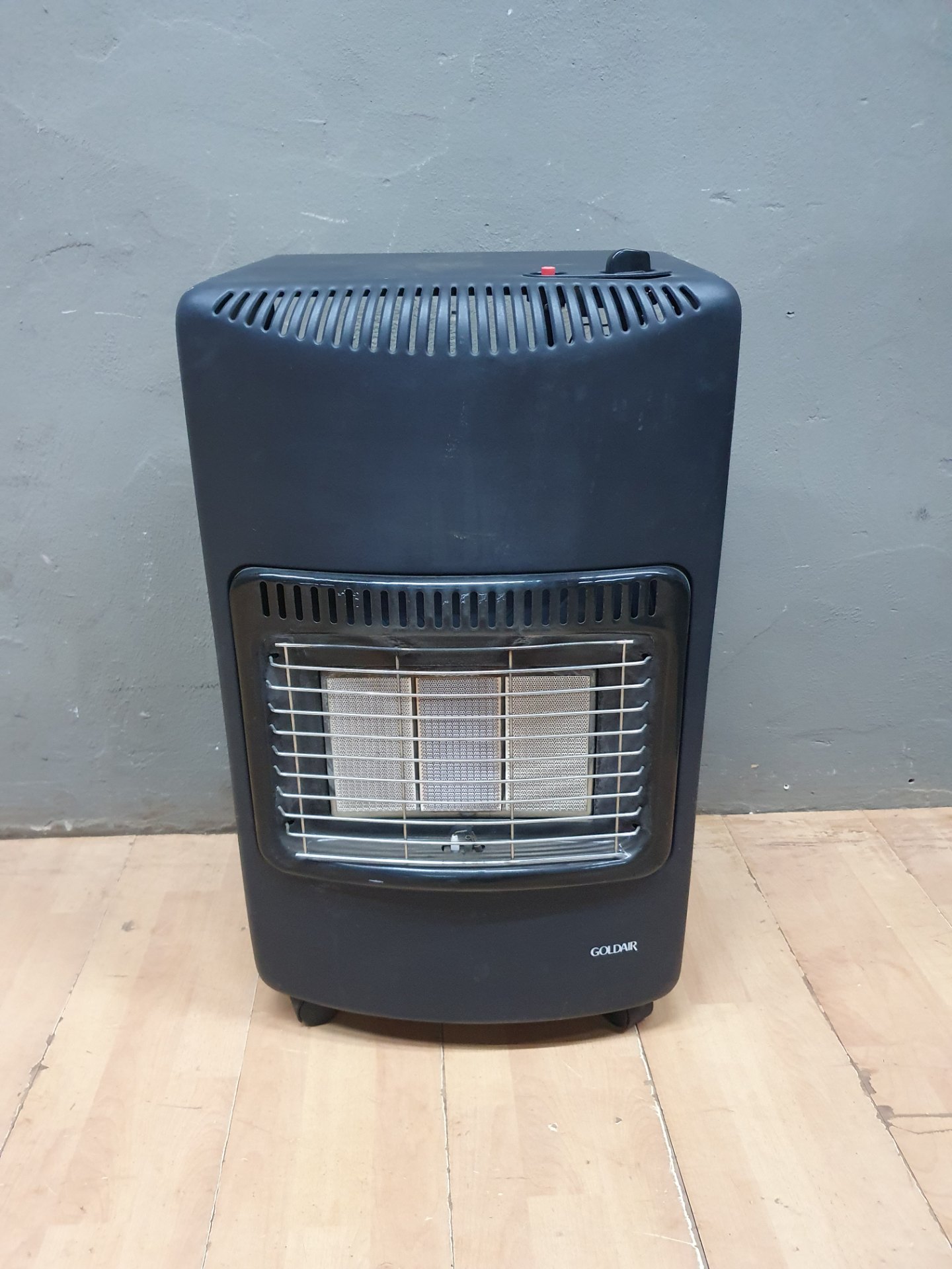 Goldair portable LPG gas heater (GGH-42B/W/R) 4100W — hose & regulator included
