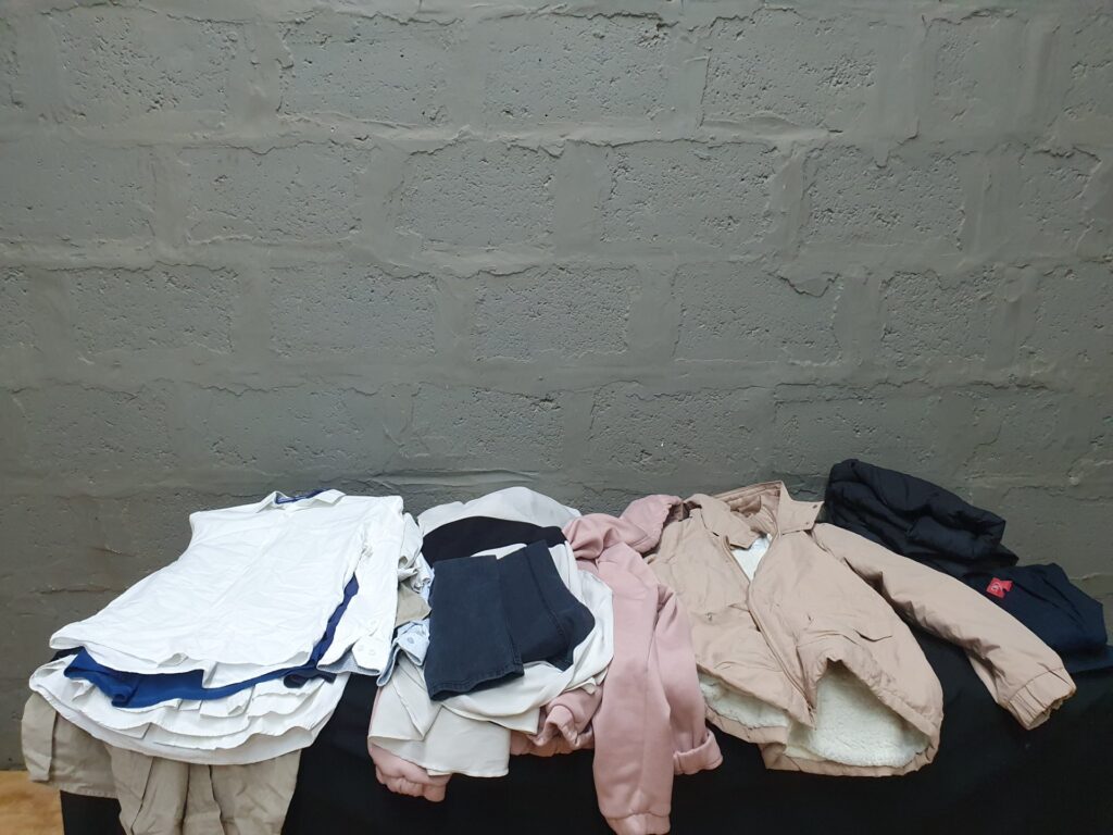Mixed clothing lot — men’s & women’s shirts, jackets, jeans (used) with visible Daniel Hechter + Trench labels