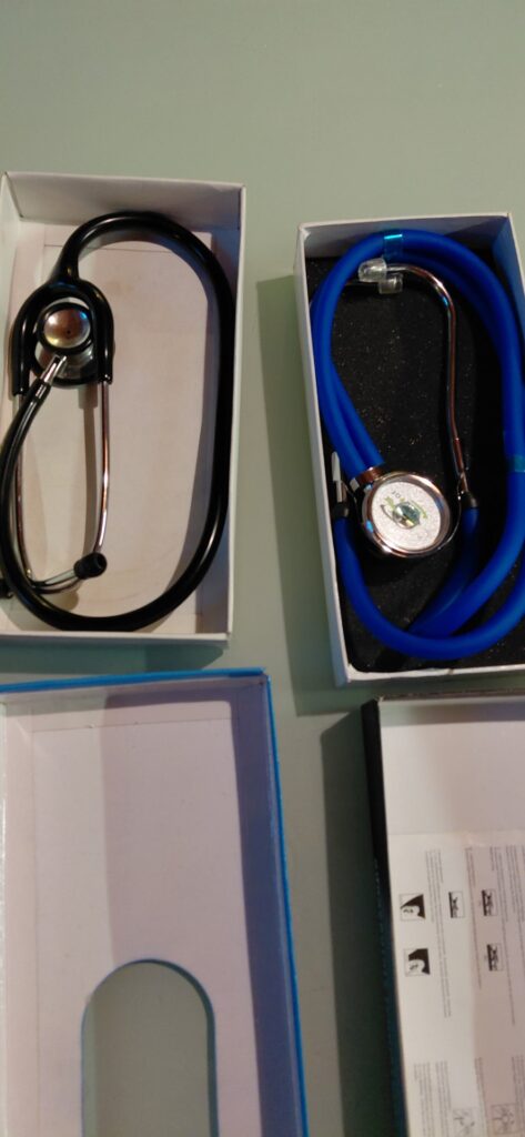 Lot 19 — Five boxed stethoscopes (assorted colours)